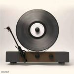 ほぼ垂直で回転するレコードプレーヤーがすごくかっけぇです